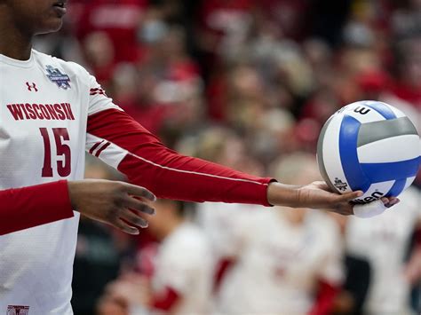 Leaked photos of Wisconsin volleyball team came from player’s。